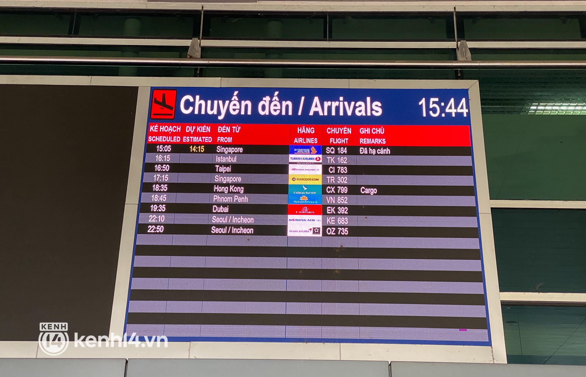 Hình ảnh bất ngờ tại sân bay Tân Sơn Nhất ngày đầu mở cửa đón khách du lịch quốc tế - 13