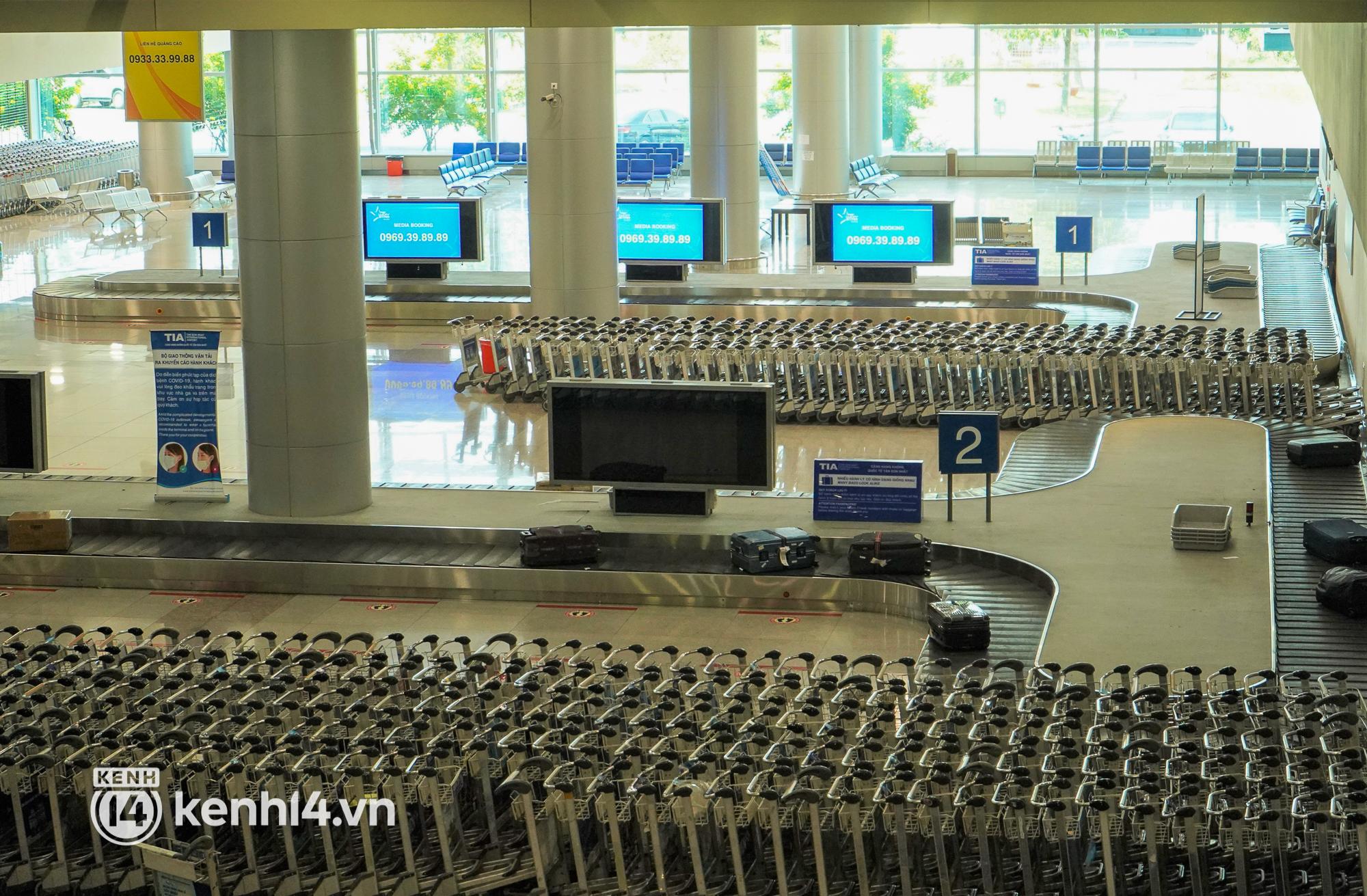 Hình ảnh bất ngờ tại sân bay Tân Sơn Nhất ngày đầu mở cửa đón khách du lịch quốc tế - 10