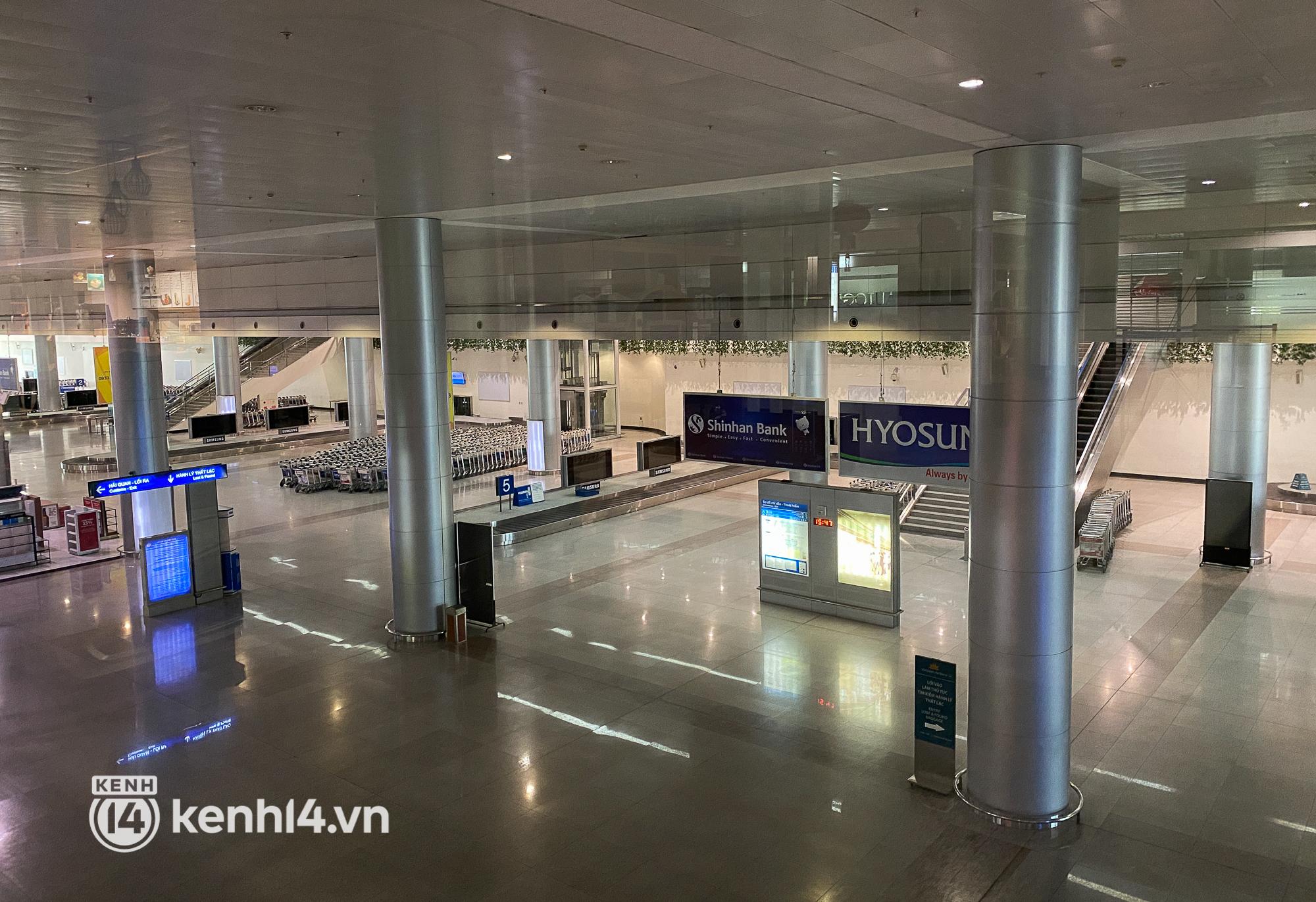 Hình ảnh bất ngờ tại sân bay Tân Sơn Nhất ngày đầu mở cửa đón khách du lịch quốc tế - 9