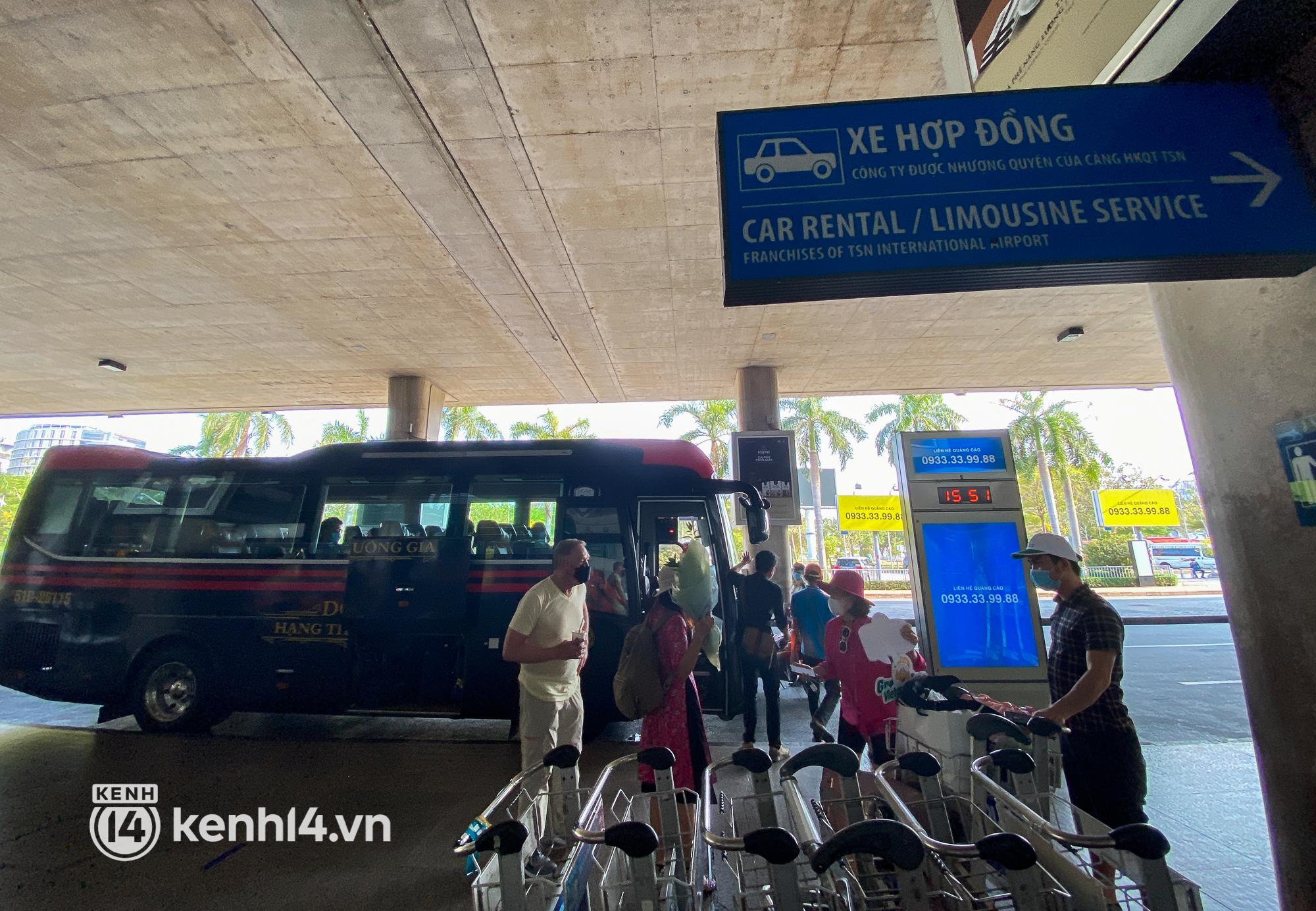 Hình ảnh bất ngờ tại sân bay Tân Sơn Nhất ngày đầu mở cửa đón khách du lịch quốc tế - 8