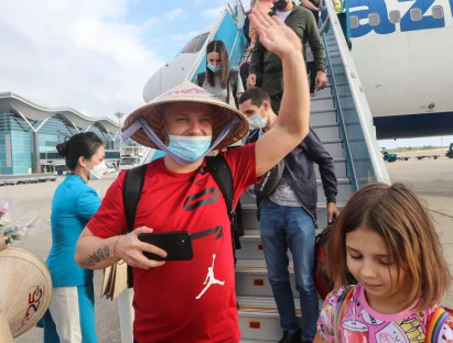 Chuyển động - Doanh nghiệp tạm ngưng đón khách Nga đến Nha Trang