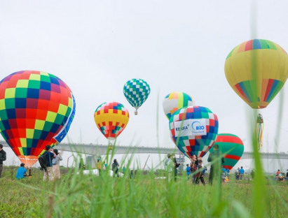 Chuyển động - Cận cảnh dàn khinh khí cầu khổng lồ quảng bá du lịch Hà Nội