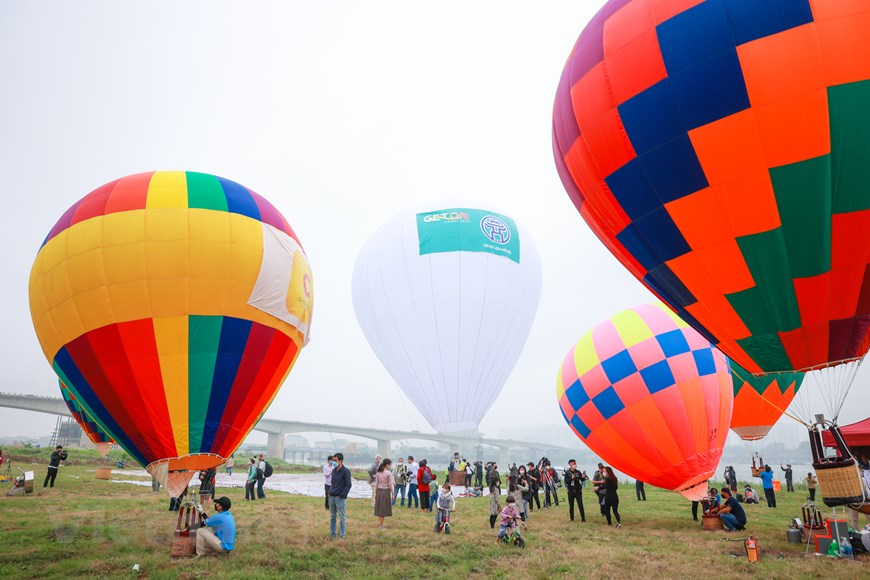 Cận cảnh dàn khinh khí cầu khổng lồ quảng bá du lịch Hà Nội - 3