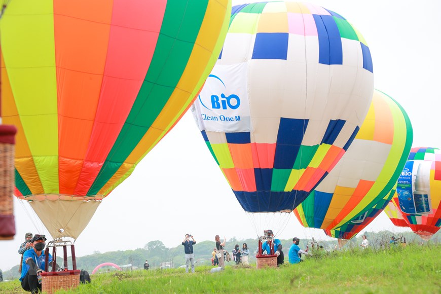 Cận cảnh dàn khinh khí cầu khổng lồ quảng bá du lịch Hà Nội - 6