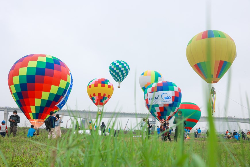Cận cảnh dàn khinh khí cầu khổng lồ quảng bá du lịch Hà Nội - 8