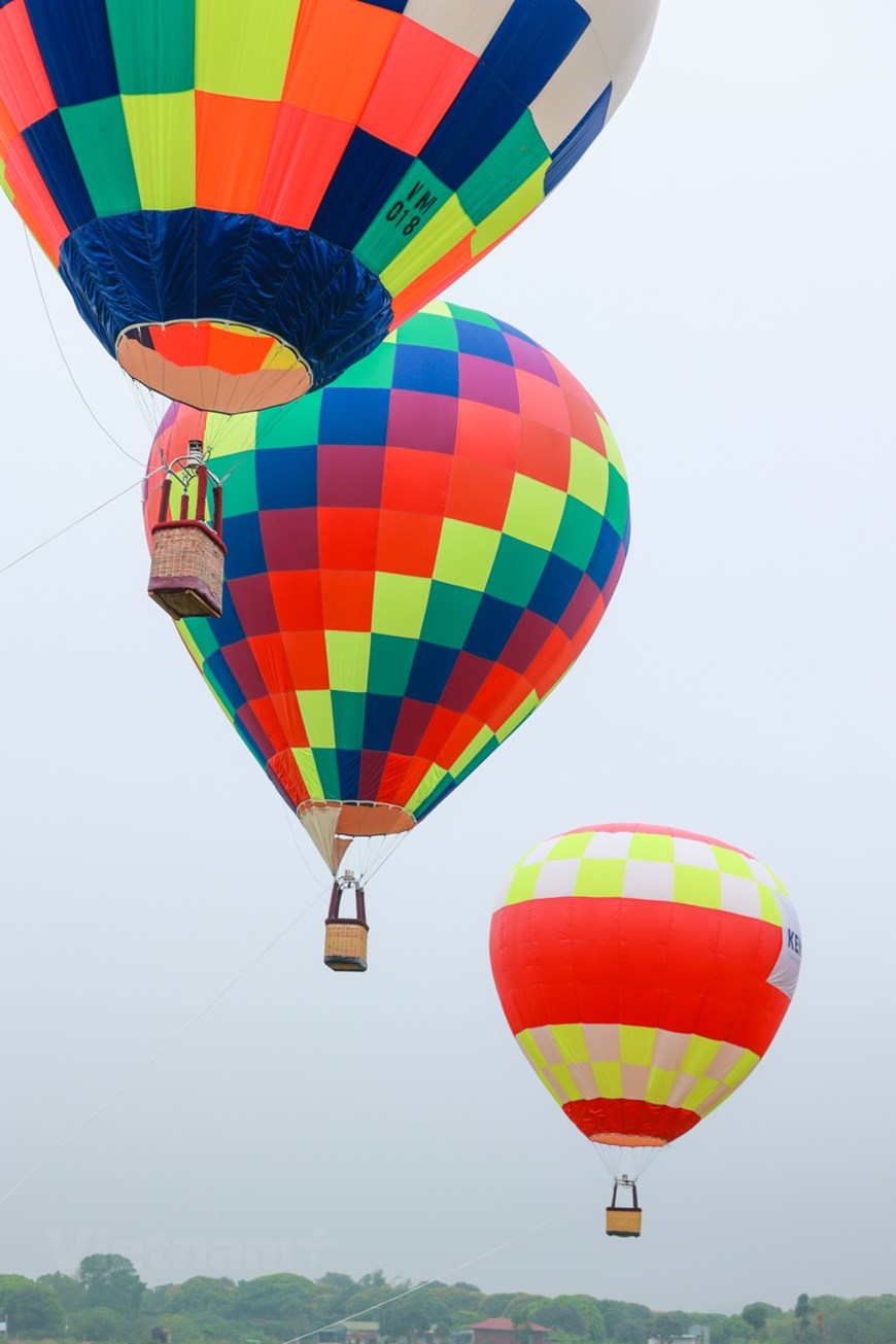 Cận cảnh dàn khinh khí cầu khổng lồ quảng bá du lịch Hà Nội - 15