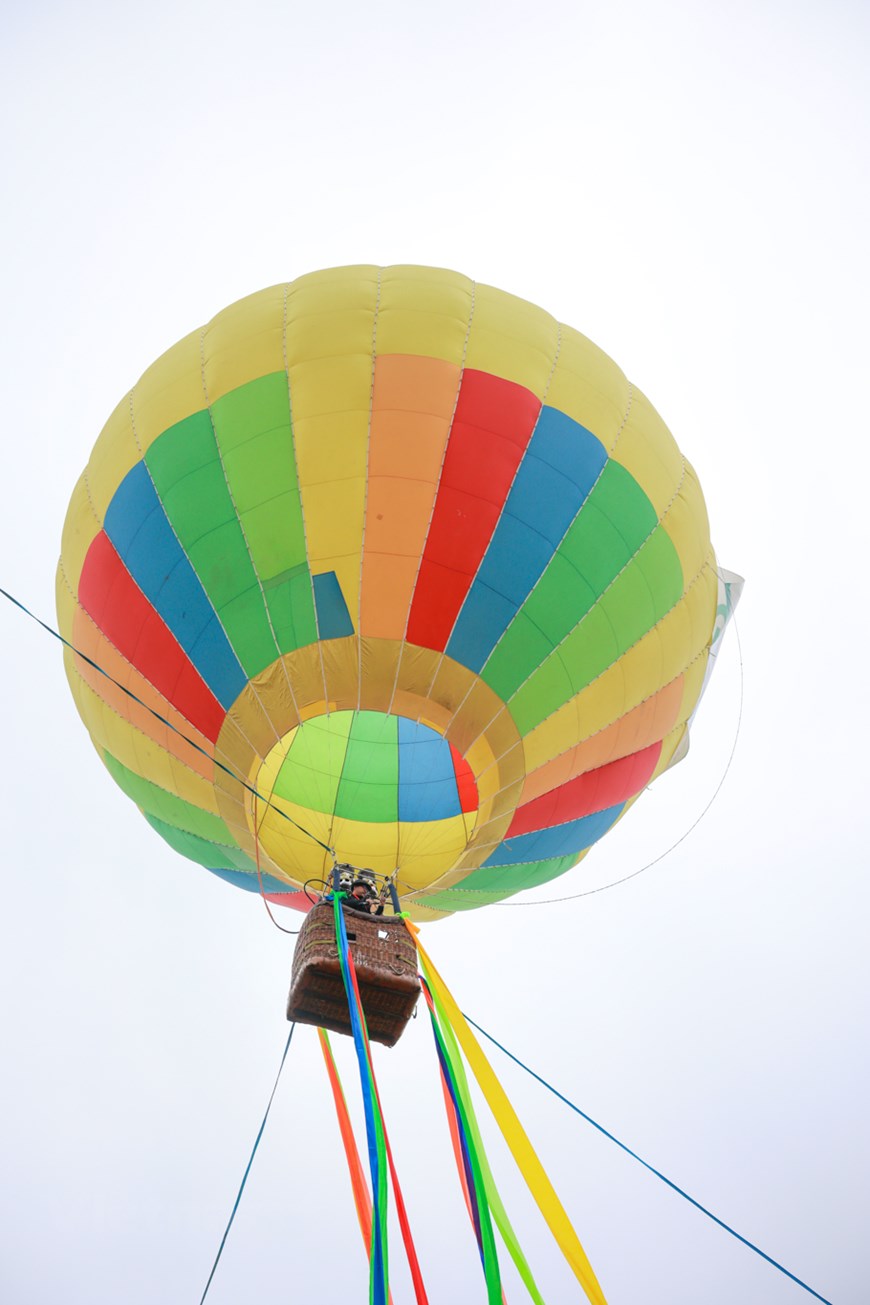 Cận cảnh dàn khinh khí cầu khổng lồ quảng bá du lịch Hà Nội - 18