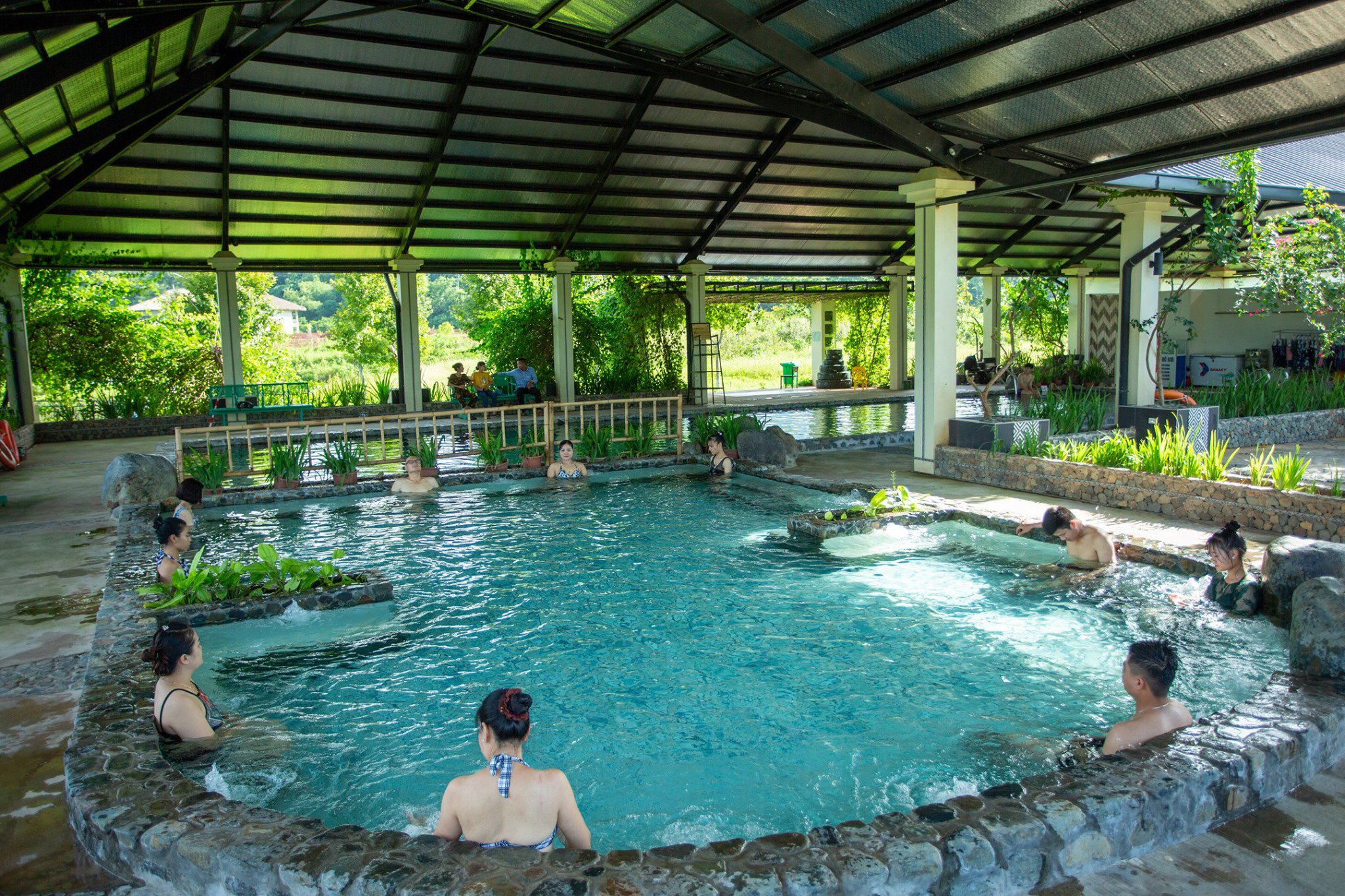 4 resort có bể bơi nước nóng quanh Hà Nội - 7