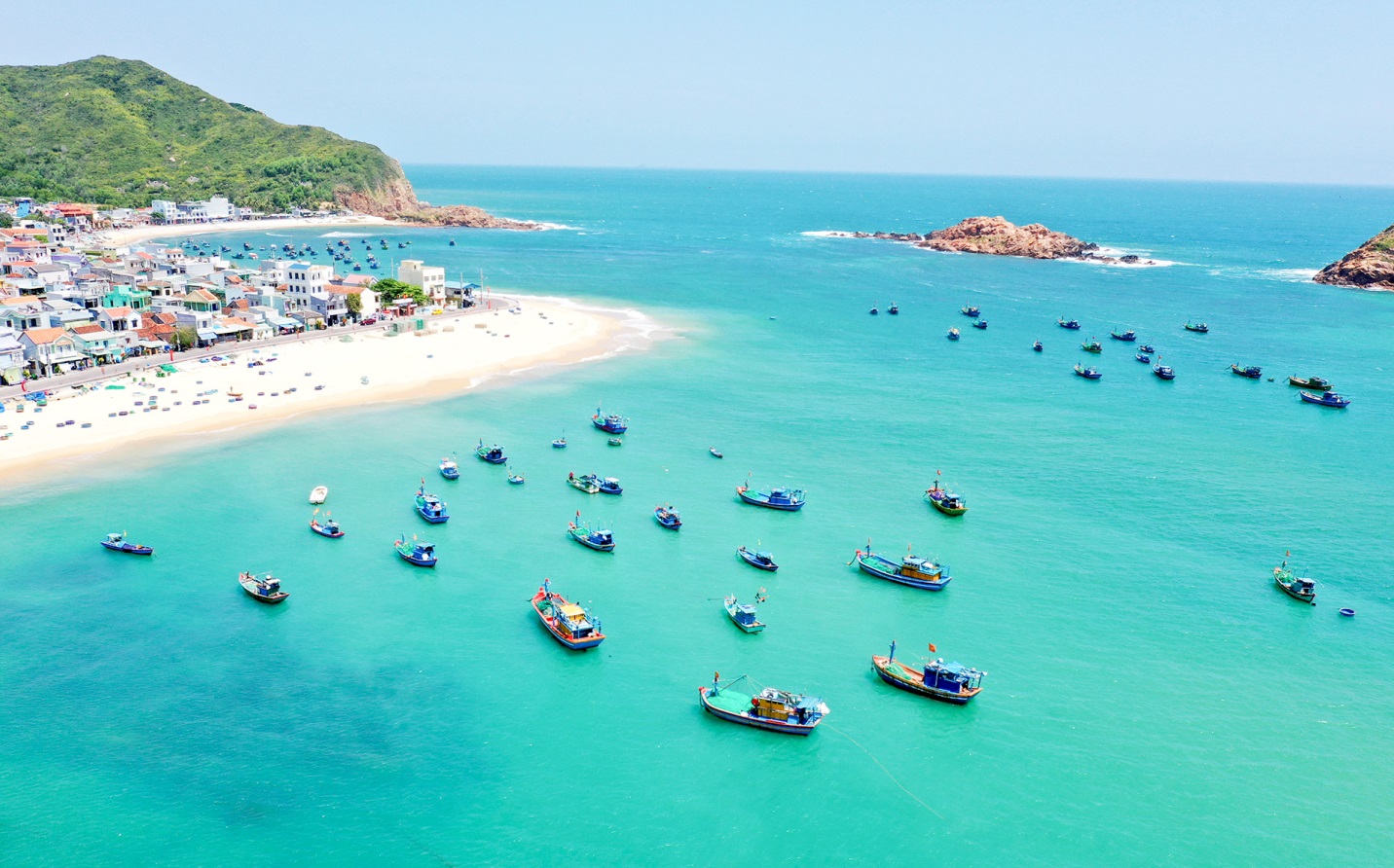 Eo biển thơ mộng quyến rũ du khách dọc bờ biển Bình Định - 5