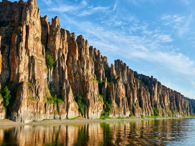 Sững sờ trước kỳ quan cột đá thiên nhiên nổi tiếng của Nga