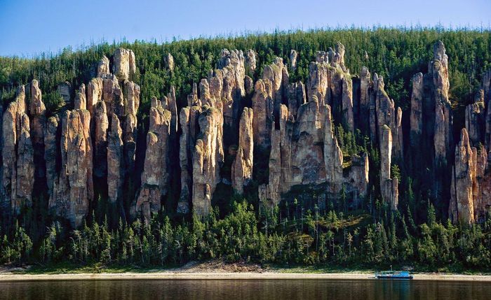 Sững sờ trước kỳ quan cột đá thiên nhiên nổi tiếng của Nga - 10