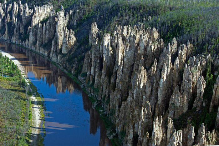 Sững sờ trước kỳ quan cột đá thiên nhiên nổi tiếng của Nga - 2