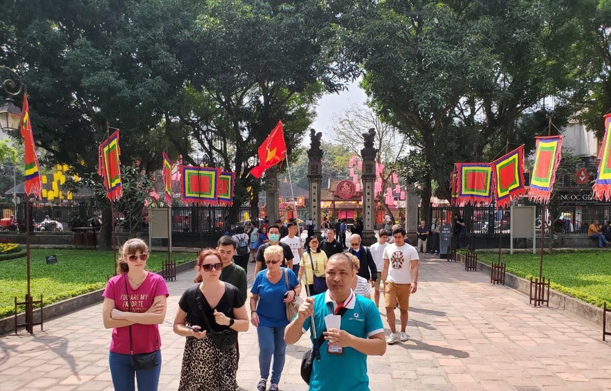 Khách tour buộc phải ‘tip’: Quy định chưa có tiền lệ của du lịch Việt - 2