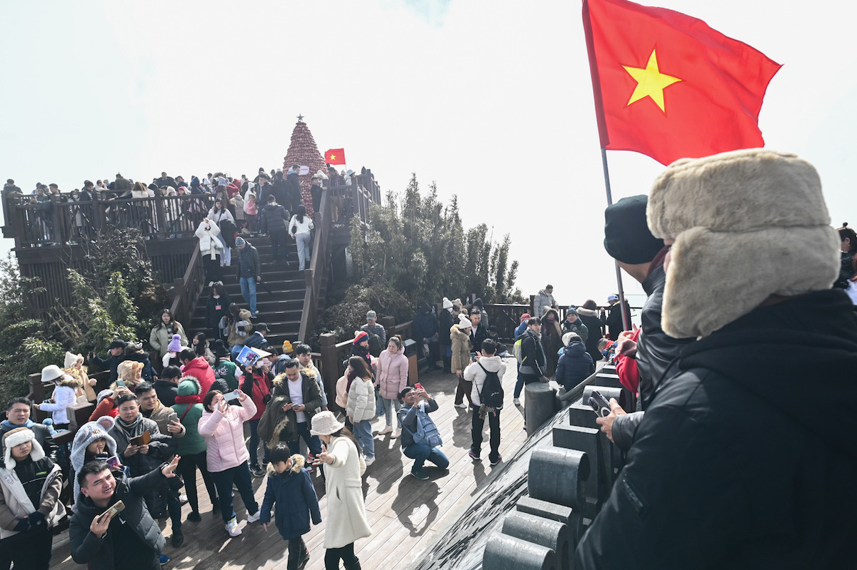 Sa Pa, đỉnh Fansipan đông nghẹt du khách ngày Tết Dương lịch - 5