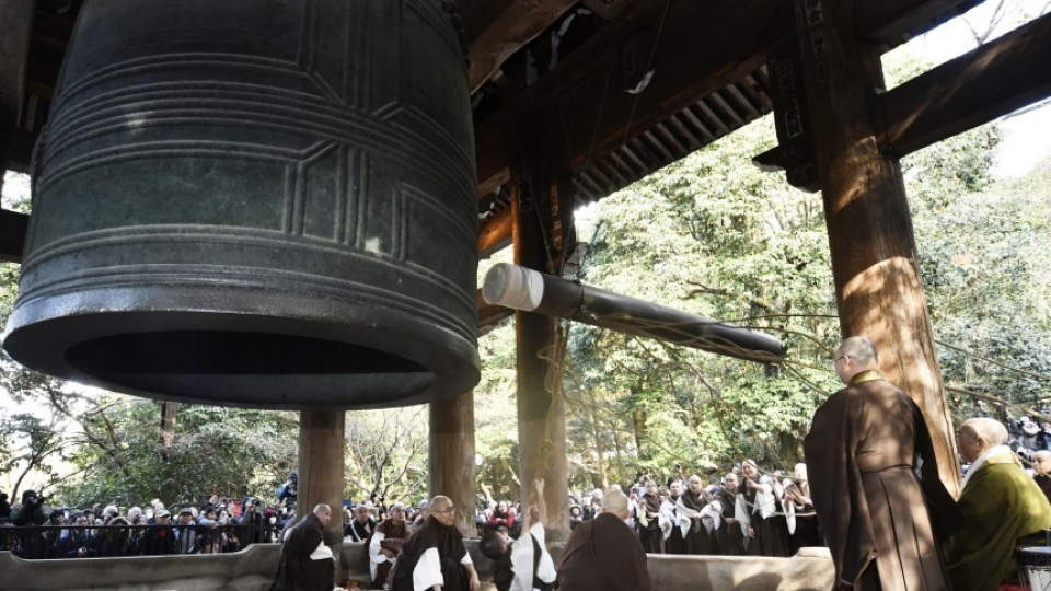 Tại sao chùa Nhật Bản gióng 108 tiếng chuông đón năm mới - 2