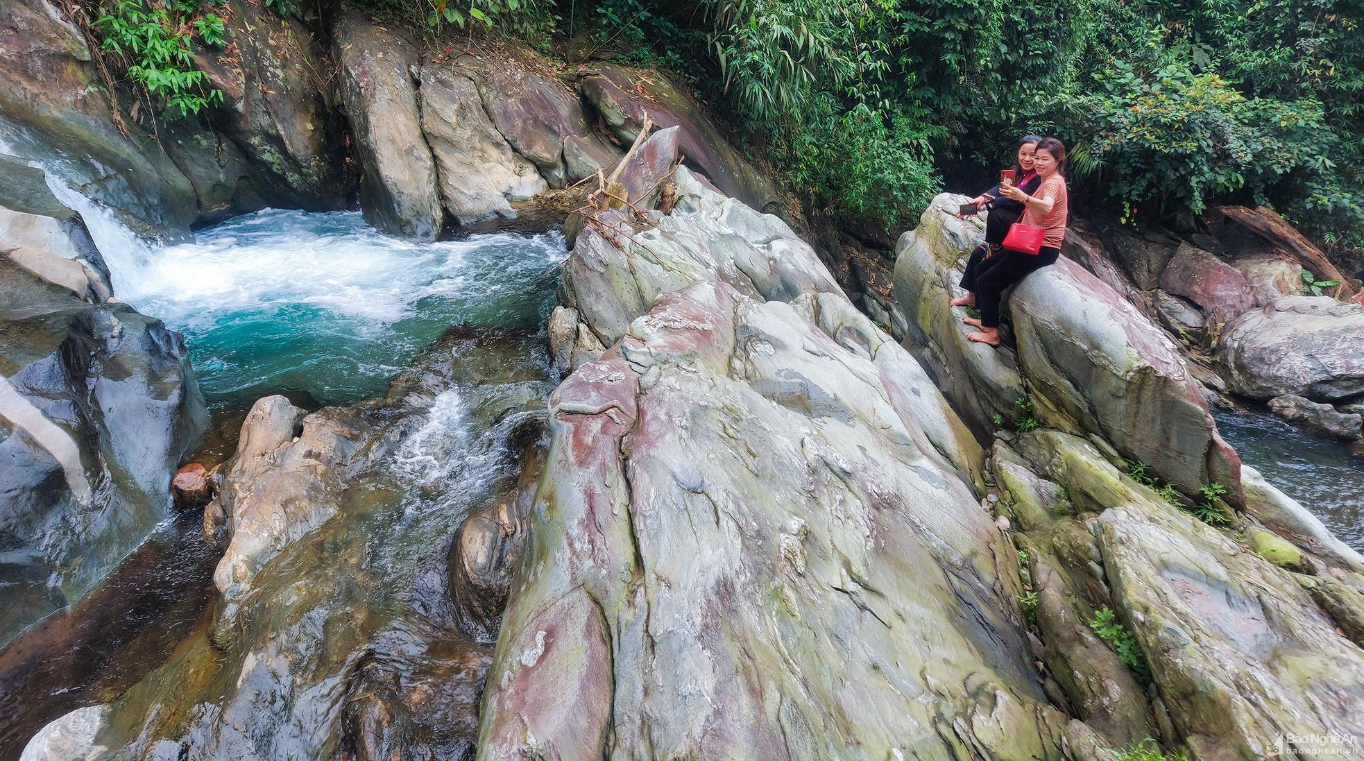 Nghệ An quy hoạch điểm du lịch với thác nước hoang sơ hùng vĩ - 9
