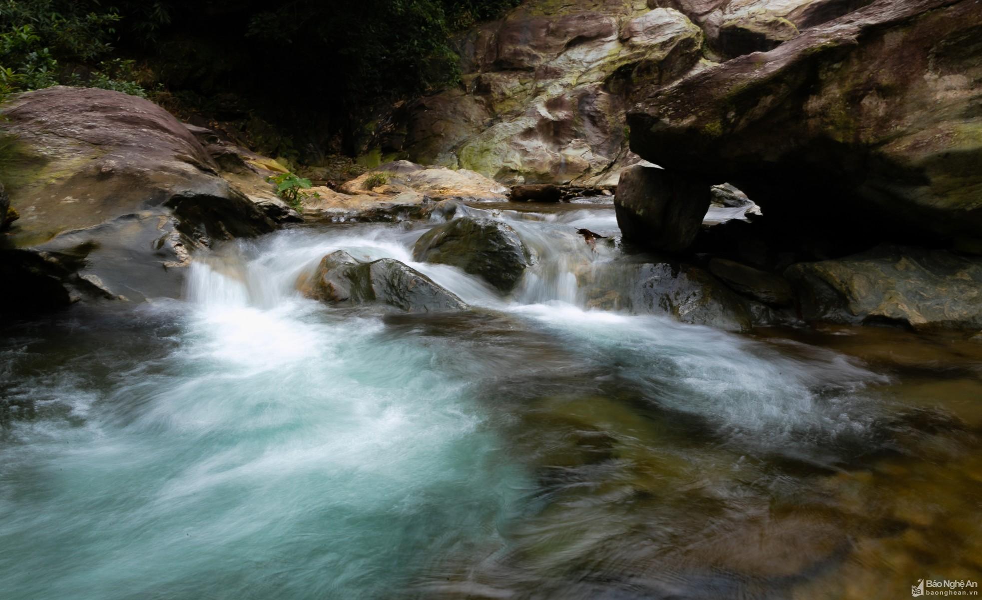 Nghệ An quy hoạch điểm du lịch với thác nước hoang sơ hùng vĩ - 2