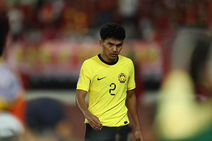 Cầu thủ Malaysia đạp mặt Văn Hậu bị phạt nặng, fan đòi rời Đông Nam Á - 1