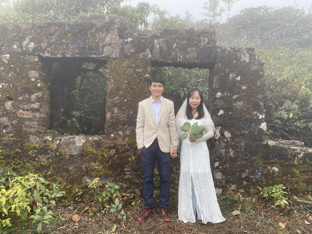 Cặp đôi chinh phục 12 đỉnh núi cao nhất Việt Nam, chụp ảnh cưới độc lạ - 6