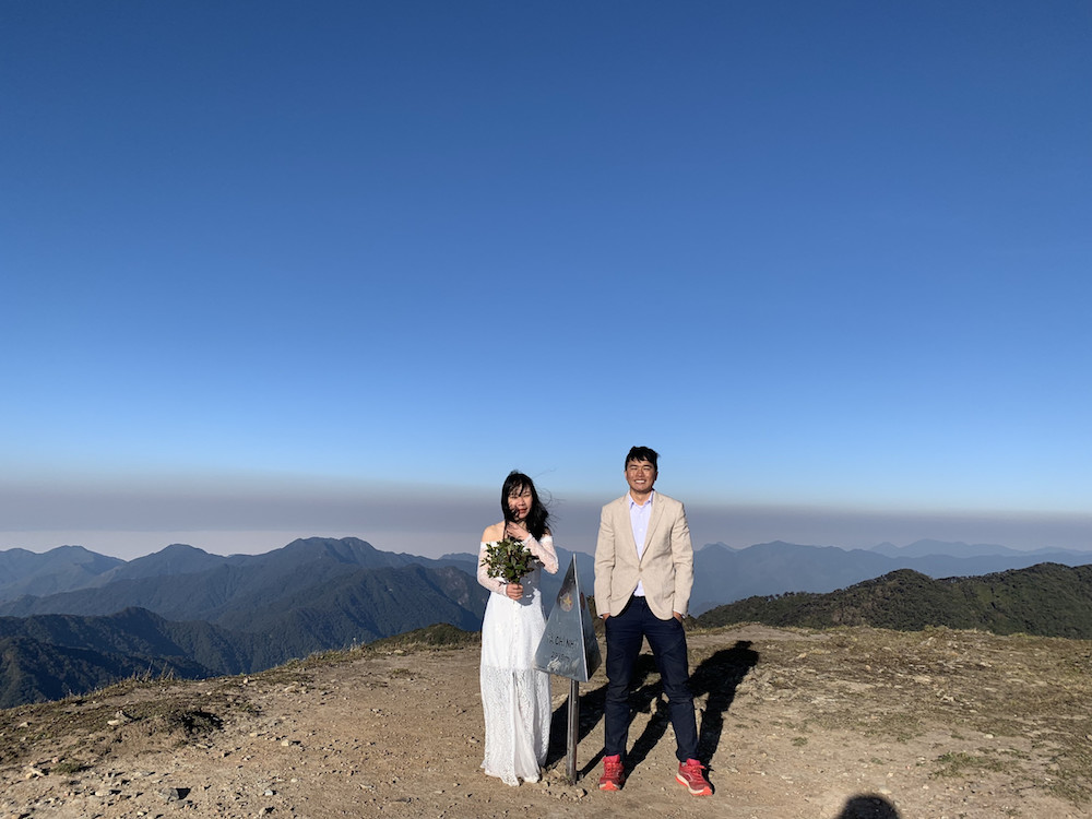 Cặp đôi chinh phục 12 đỉnh núi cao nhất Việt Nam, chụp ảnh cưới độc lạ - 7