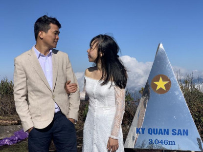 Chuyện hay - Cặp đôi chinh phục 12 đỉnh núi cao nhất Việt Nam, chụp ảnh cưới độc lạ