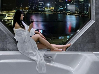 Giải trí - Tâm Tít thuê khách sạn 'sống ảo' nổi tiếng ở Singapore