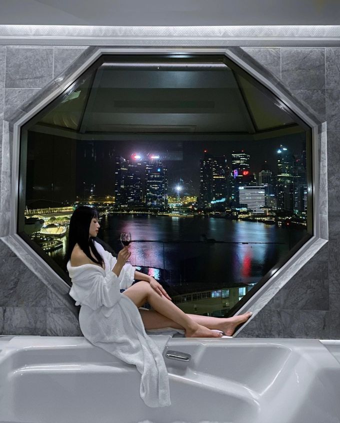Tâm Tít thuê khách sạn 'sống ảo' nổi tiếng ở Singapore - 1