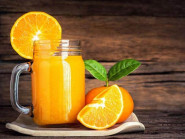 Nước cam giàu dinh dưỡng nhưng ai không nên uống?