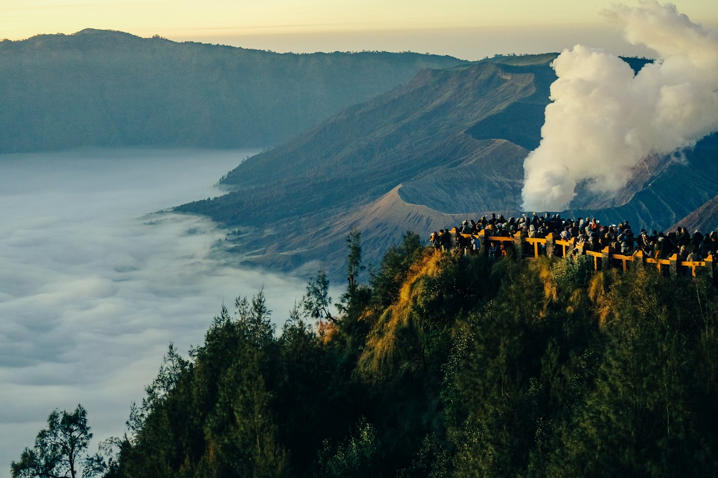 Chàng trai Việt đi vào lòng núi lửa, chinh phục cung đường ma mị đẹp nhất Đông Java - 7