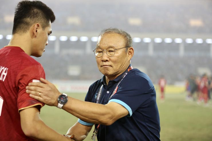 ĐT Việt Nam vỡ òa ăn mừng vào chung kết AFF Cup, vinh danh Tiến Linh - Văn Lâm - 15