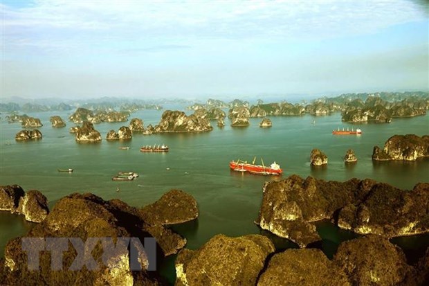 Quảng Ninh phấn đấu thu hút 14 triệu lượt khách du lịch năm 2023 - 1