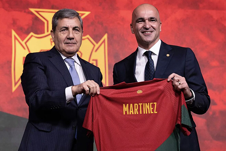 Roberto Martinez tuyên bố về tương lai Ronaldo khi ra mắt ĐT Bồ Đào Nha - 1