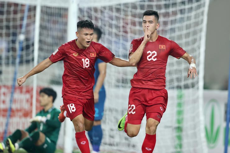 Kết quả bóng đá ĐT Việt Nam - Thái Lan: Kinh điển 4 bàn, siêu phẩm chốt hạ (Chung kết AFF Cup) - 1