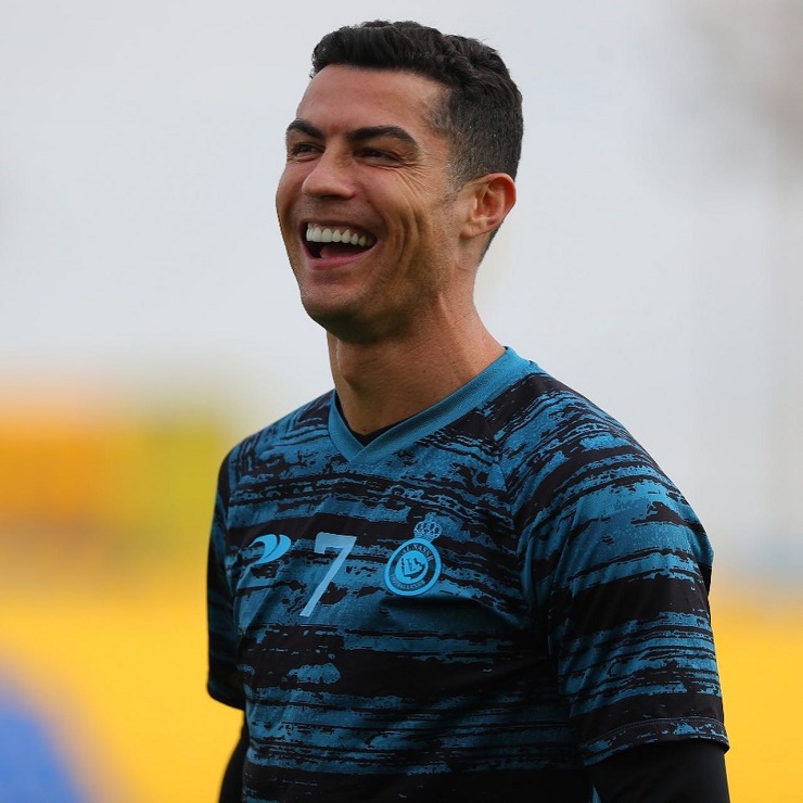 Ronaldo hóa thân võ sĩ, cười tươi trên sân tập trước thềm đối đầu Messi - 5