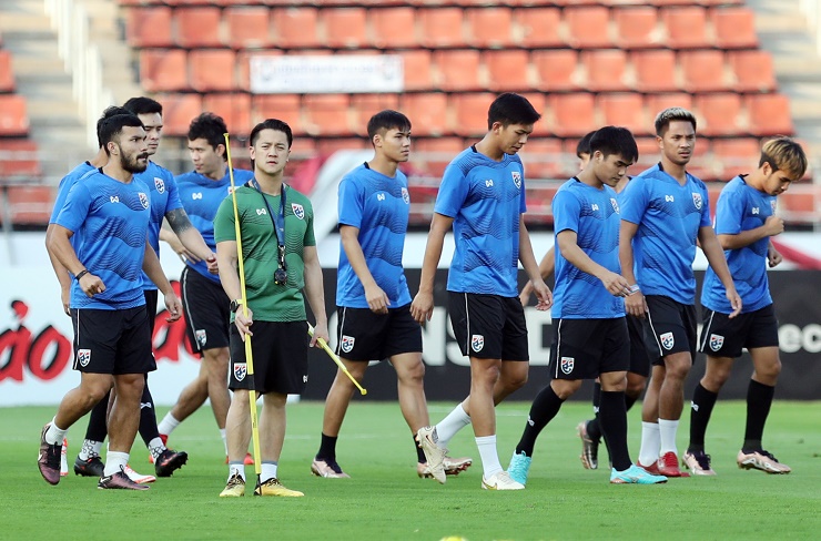 Bunmathan cùng ĐT Thái Lan cười tươi chờ tiếp ĐT Việt Nam chung kết AFF Cup - 5