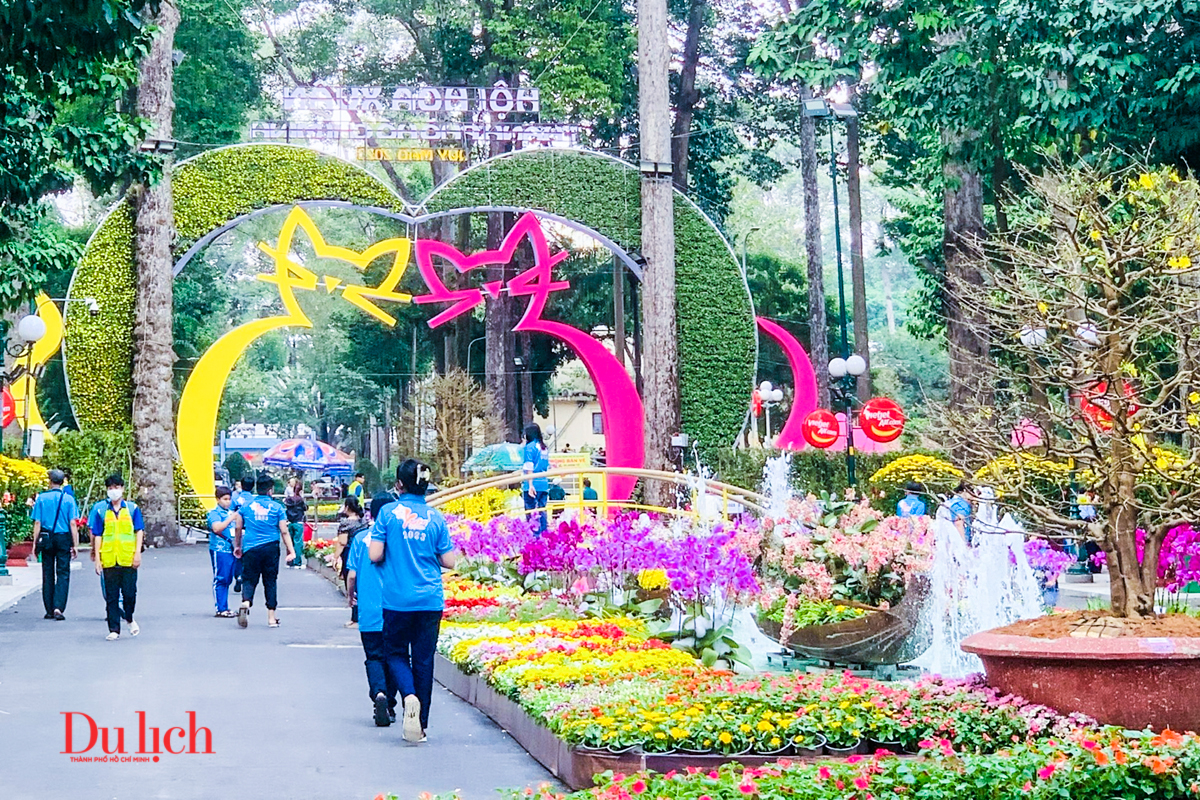 Gia đình mèo đón Tết sớm cùng trăm hoa đua sắc tại công viên Tao Đàn - 12