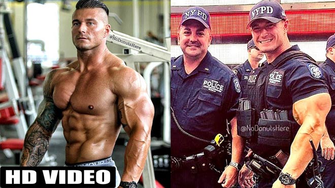 Cảnh sát kiêm VĐV thể hình, đẹp trai và cơ bắp bậc nhất nước Mỹ - 1