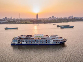 Sự kiện đặc sắc - Du thuyền triệu đô đưa 60 khách châu Âu từ Cần Thơ đi Campuchia