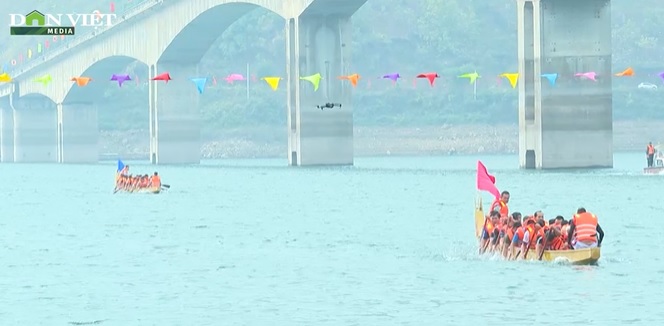 Sơn La: Tưng bừng lễ hội đua thuyền trên sông Đà - 1