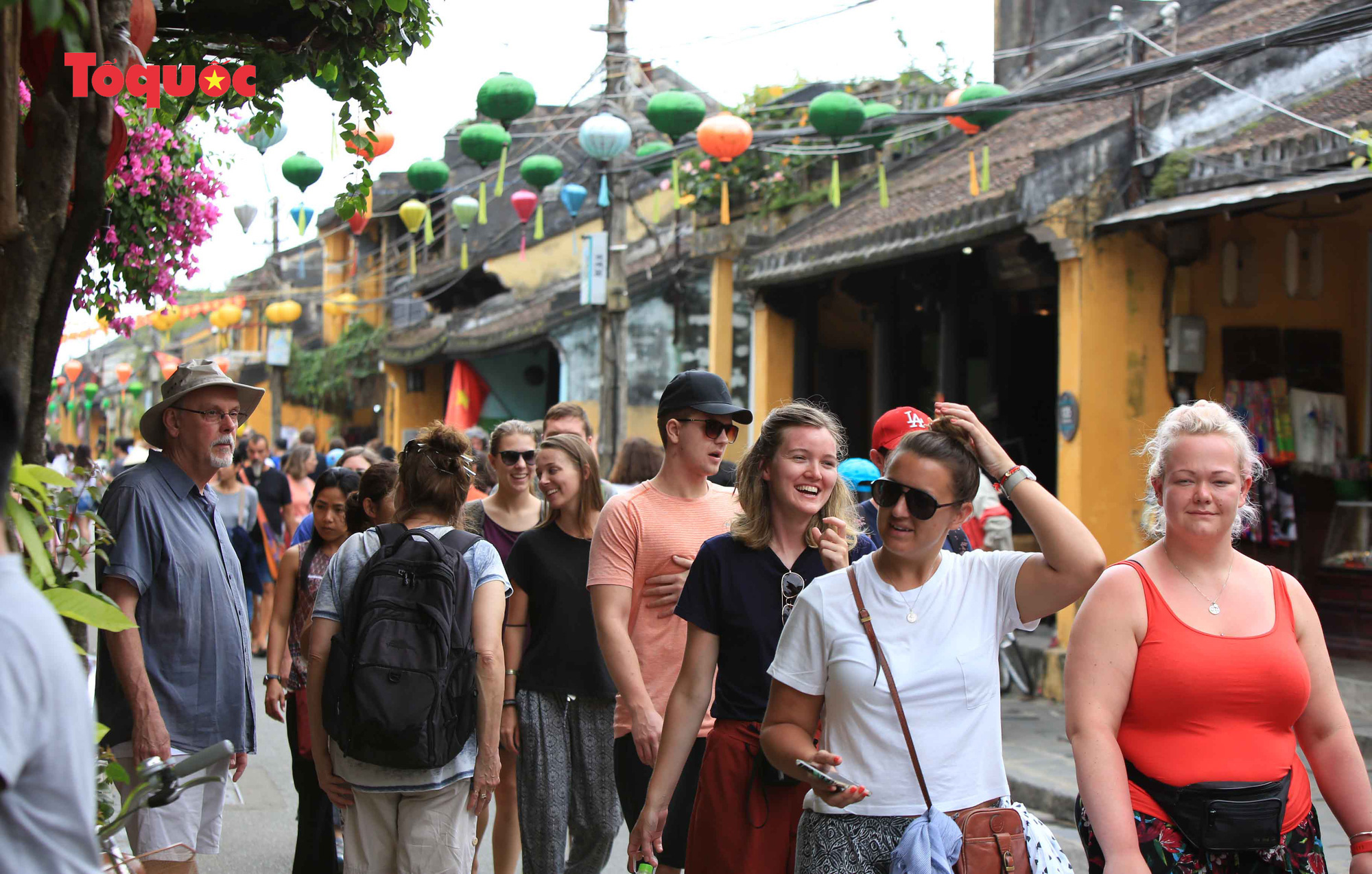 Hơn 871.000 khách quốc tế đến Việt Nam trong tháng đầu năm - 3