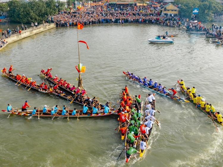 Giải đua ghe truyền thống trên phá Tam Giang