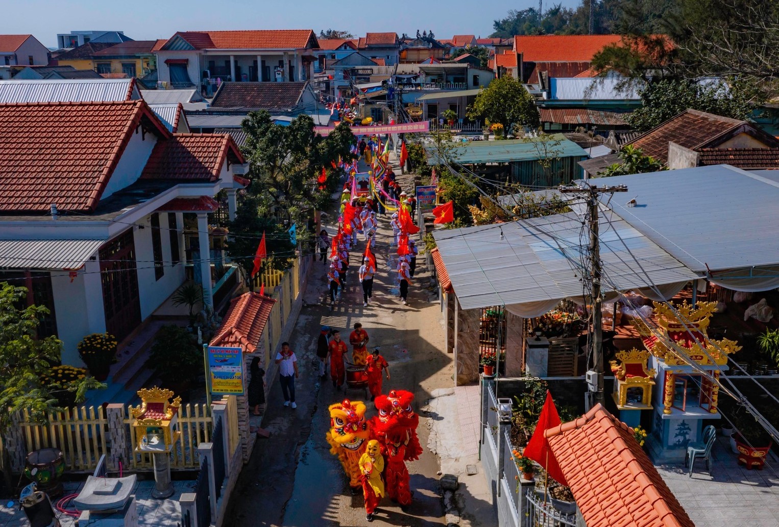 Lễ hội cầu ngư ở Huế hấp dẫn đông đảo du khách và người dân - 4