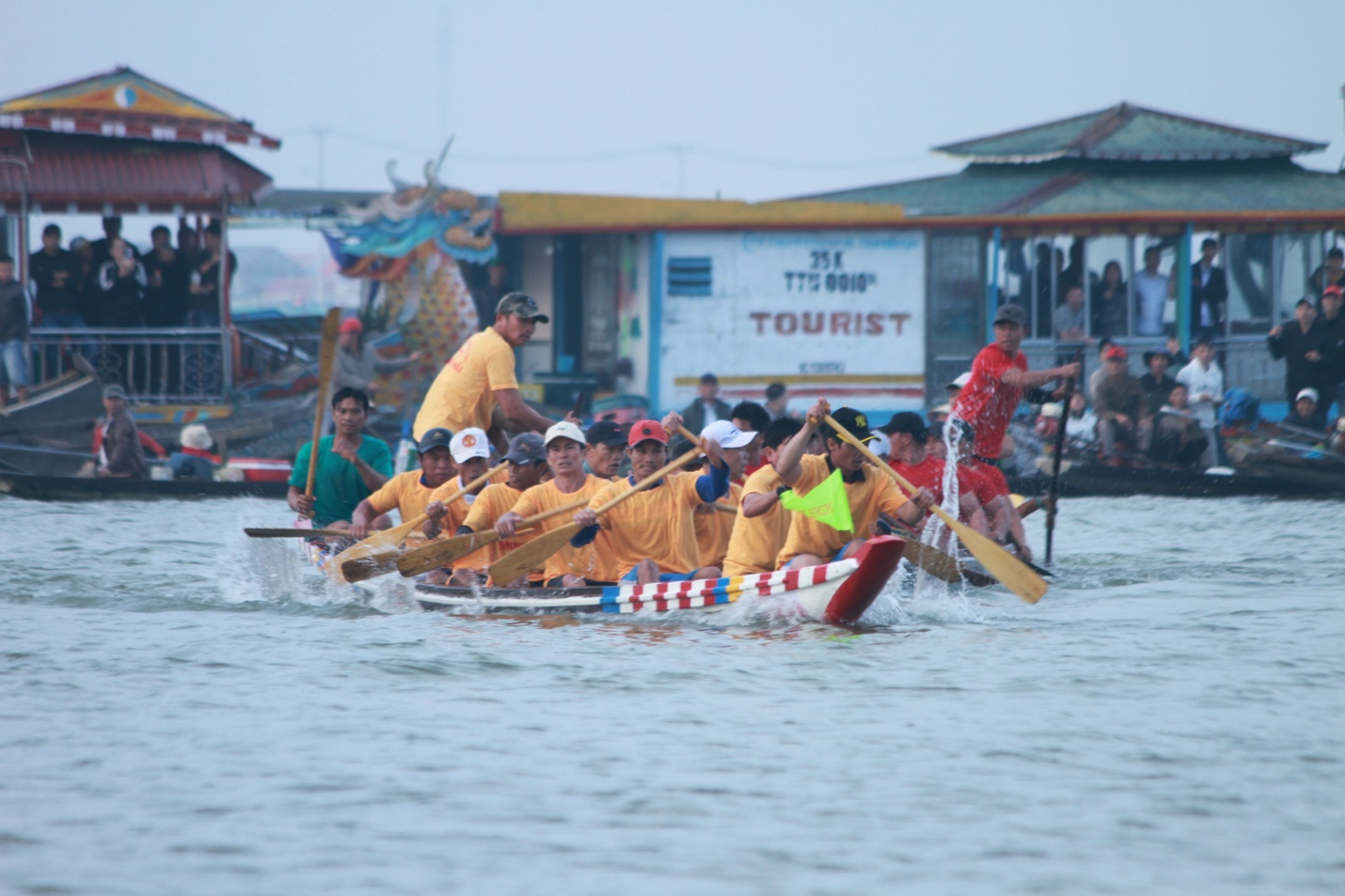Về Thuận An xem đua ghe truyền thống - 8