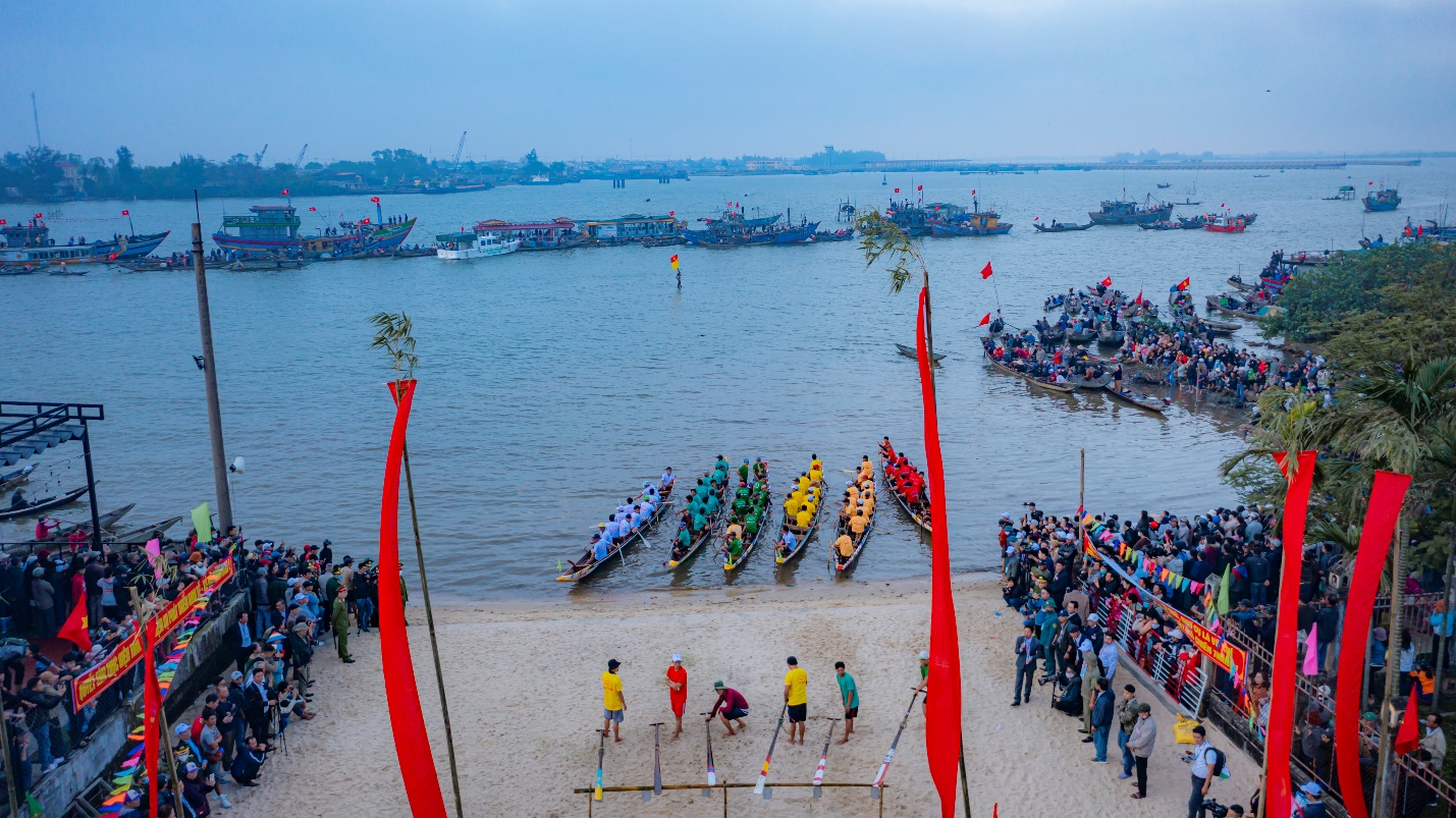 Về Thuận An xem đua ghe truyền thống - 1