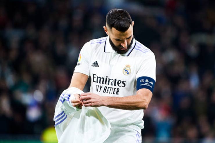 Real Madrid lo lắng: Benzema và Militao chấn thương, gần 20 ngày nữa đấu Liverpool - 1