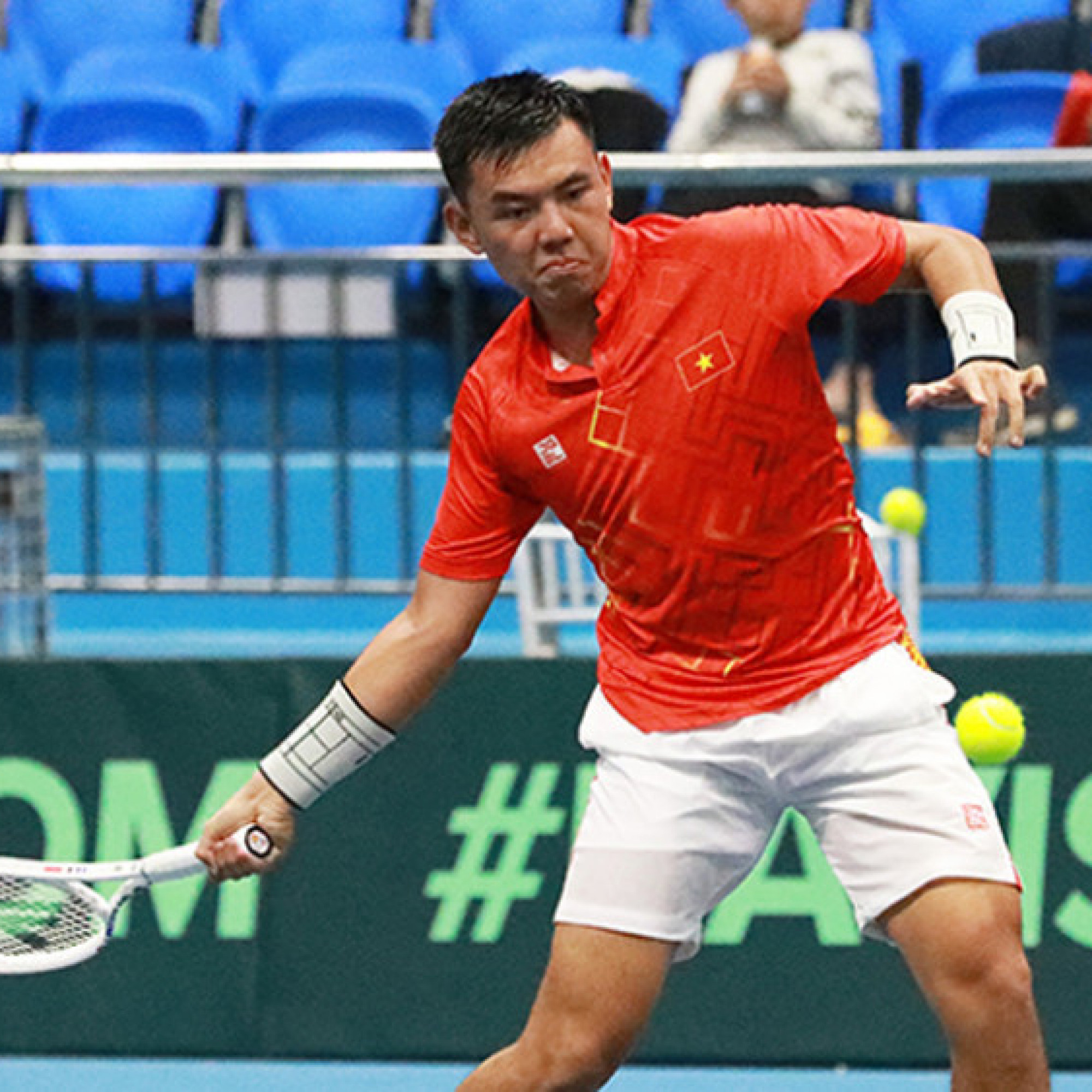  - Lý Hoàng Nam thắng kịch tính, quần vợt Việt Nam vẫn mất suất thăng hạng