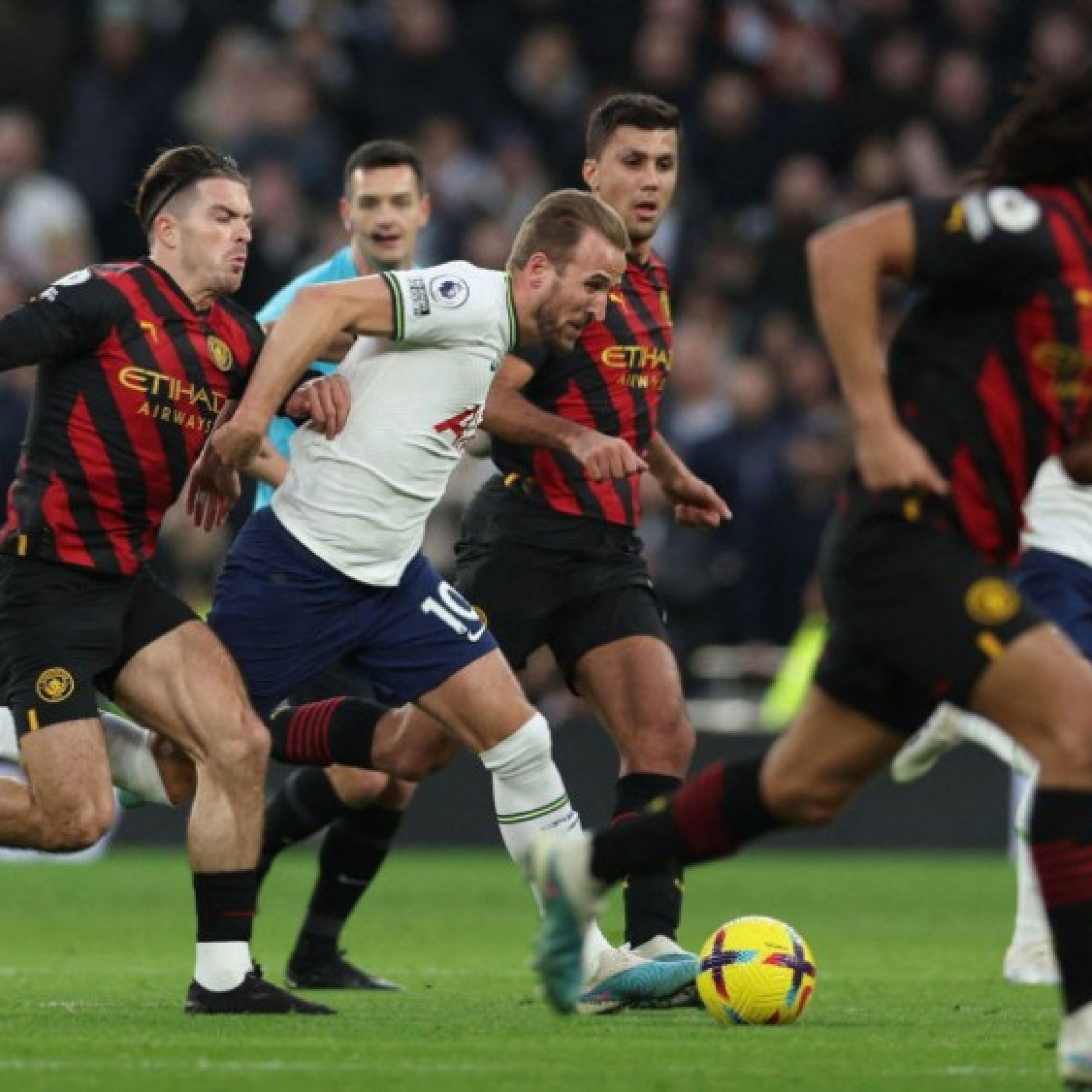  - Kết quả bóng đá Tottenham - Man City: Sai lầm tai hại, Harry Kane trừng phạt (Ngoại hạng Anh) (H1)