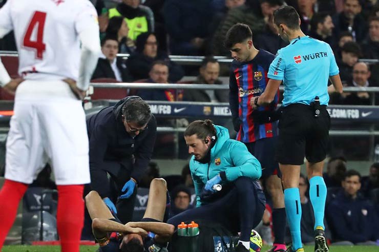 2 SAO lớn Barca dính chấn thương, nguy cơ vắng mặt loạt trận gặp MU - 1