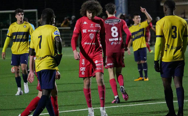 Quang Hải bất ngờ ra sân cho Pau FC ở giải hạng 5 của Pháp, thể hiện ra sao? - 1