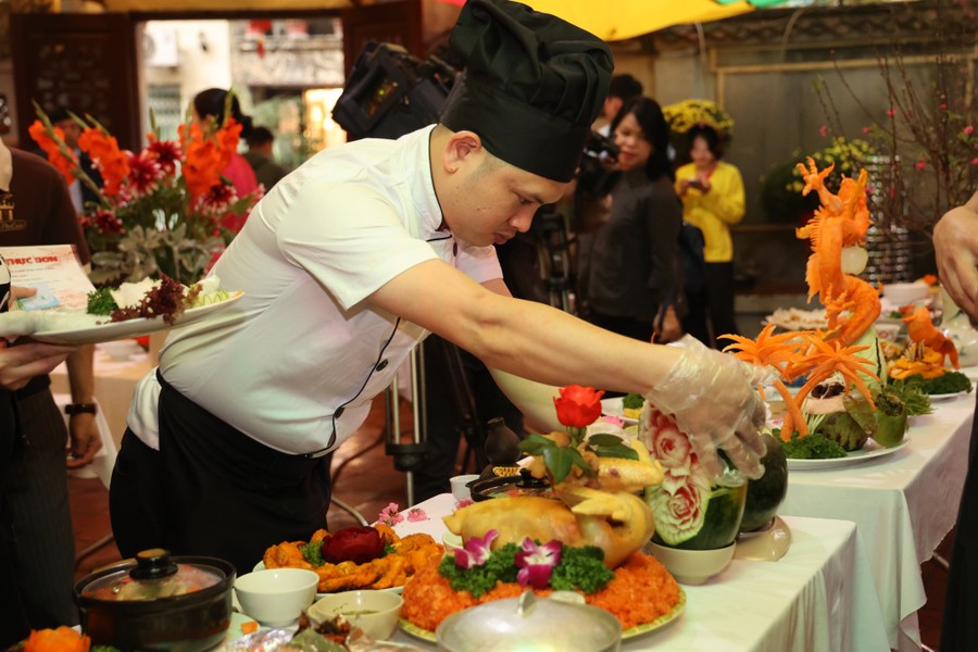 Xem cuộc thi nấu cỗ độc đáo ở phố ẩm thực ngon nức tiếng ở Hà Nội - 4